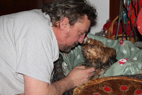 Fidel-schaut-verliebt